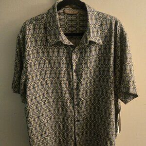 Axist Men’s Button-Down Shirt – Short Sleeve Geometric Print – NWT